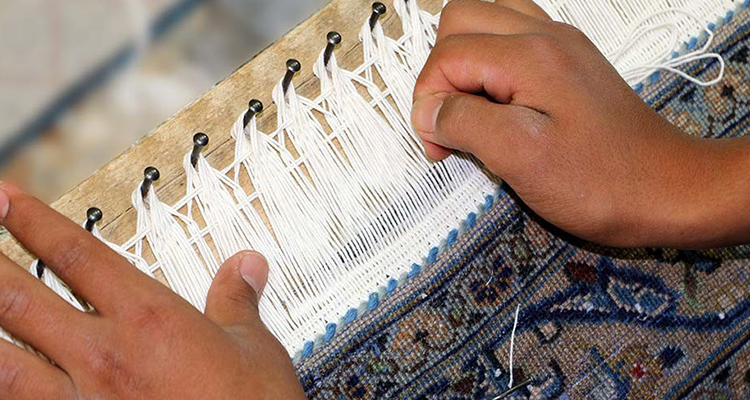 مراحل ریشه زنی فرش در قالیشویی